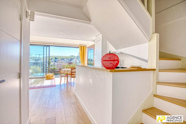 Versailles Avenue de Paris "Labruyère" duplex 3 pièces 72 m² au sol situé au 3ème et dernier étage avec terrasse vue unique €640 000 ** - Référence 27271