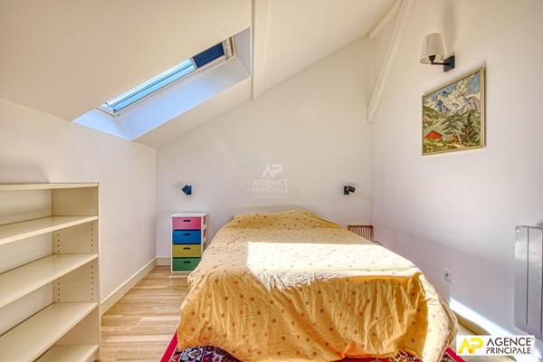 Versailles Avenue de Paris "Labruyère" duplex 3 pièces 72 m² au sol situé au 3ème et dernier étage avec terrasse vue unique €640 000 ** - Référence 27271