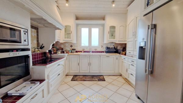 Maison - 112m2 + 60m2 à aménager - Nieul-sur-Mer €499 500 ** - Référence ND688D3