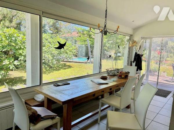 Maison à vendre à CAPBRETON avec piscine et SAUNA,

Venez découvrir cette charmante maison de...