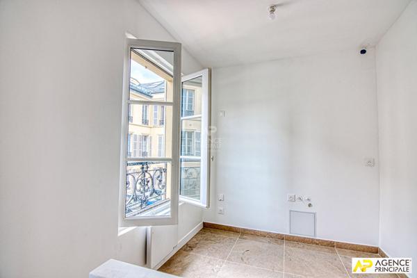 Versailles Notre-Dame Appartement 5 pièces 120 m² 1er et denier étage €995 000 ** - Référence 25554