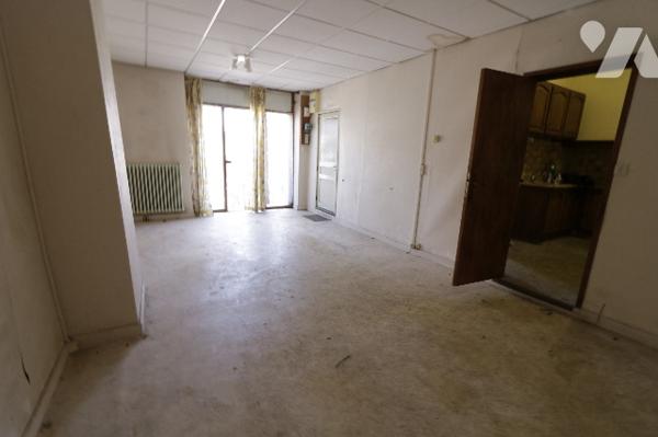 A VENDRE - SARLAT LA CANEDA - Maison de 100 m² avec local commercial sur parcelle de 129 m²