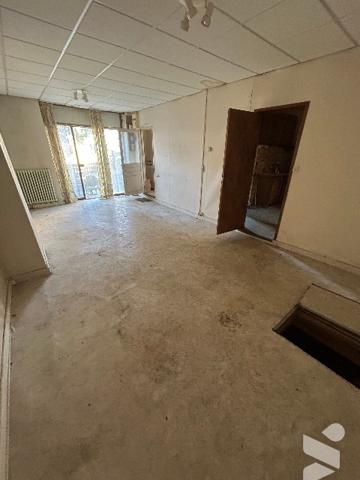 A VENDRE - SARLAT LA CANEDA - Maison de 100 m² avec local commercial sur parcelle de 129 m²