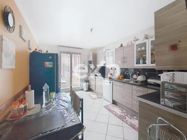 RARE SUR LE SECTEUR – CALME, ESPACE ET POTENTIEL À DEUX PAS DU RER C