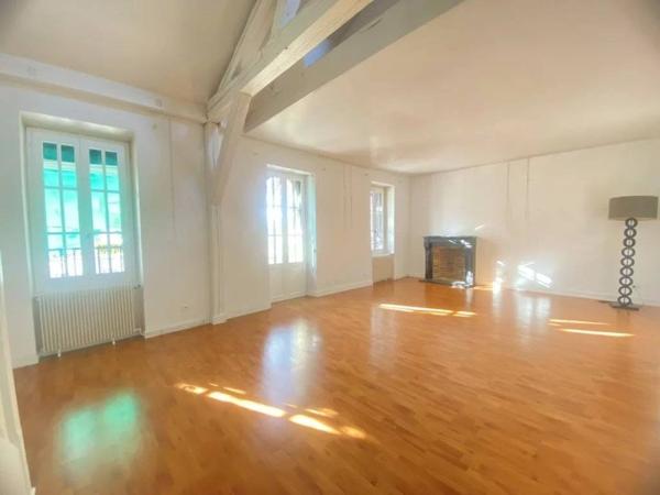 03200 VICHY APPARTEMENT DUPLEX 5 PIÈCES AVEC CAVE COEUR DE VILLE.