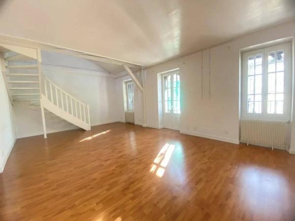 03200 VICHY APPARTEMENT DUPLEX 5 PIÈCES AVEC CAVE COEUR DE VILLE.