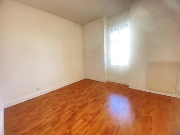 03200 VICHY APPARTEMENT DUPLEX 5 PIÈCES AVEC CAVE COEUR DE VILLE.