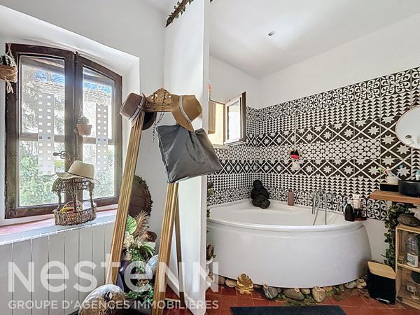 A Vendre  Maison de Village Renovee avec Gout  au Coeur de Mallemort