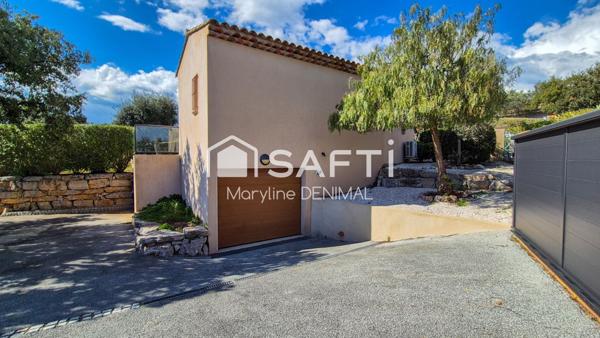 Très belle villa de plein pied, sous-sol total, garage 2 voitures, piscine.