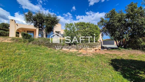 Très belle villa de plein pied, sous-sol total, garage 2 voitures, piscine.