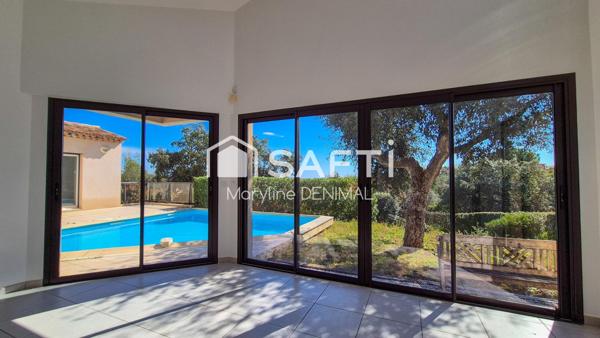 Très belle villa de plein pied, sous-sol total, garage 2 voitures, piscine.