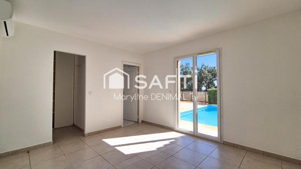 Très belle villa de plein pied, sous-sol total, garage 2 voitures, piscine.