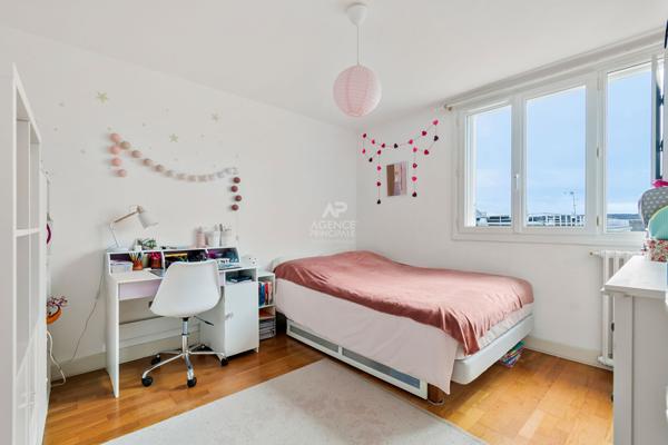 Appartement Saint Germain En Laye 4 pièce(s) 64.69 m2 325 000 € **  - Référence  18307
