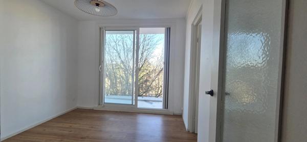 A vendre T2, 35m², Proche université Pau, cave, entièrement rénové