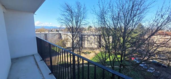 A vendre T2, 35m², Proche université Pau, cave, entièrement rénové