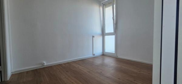 A vendre T2, 35m², Proche université Pau, cave, entièrement rénové