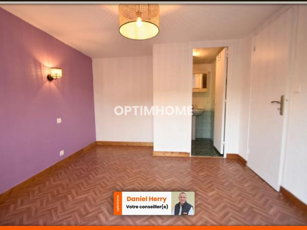 Maison familiale avec terrain paysager de 5900 m²