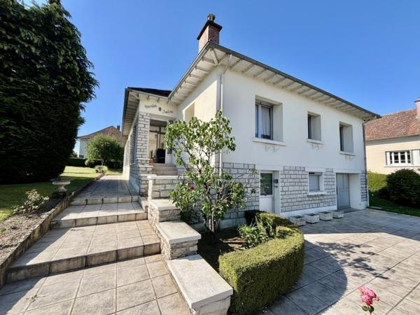 Maison à vendre 249 000 € Saint-Yrieix-la-Perche 10 p 349 m² DPE D