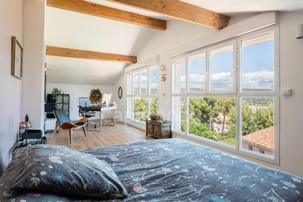 Appartement DUPLEX à vendre 5 pièces LA CIOTAT (13) Jardin 745 m² - Piscine - Parking - Cave