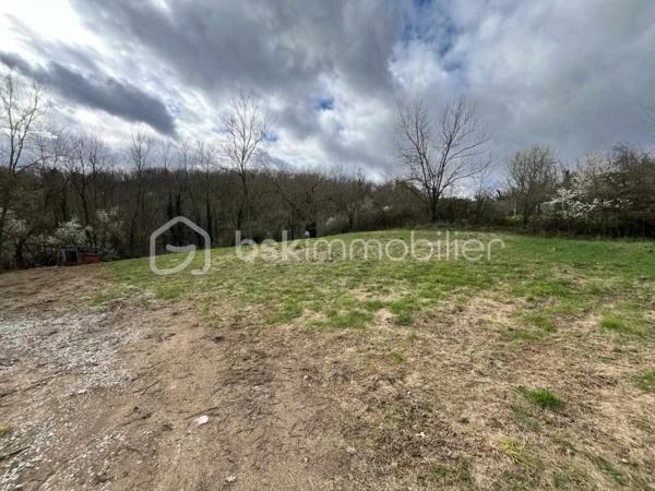 Terrain de 1 800 m²
