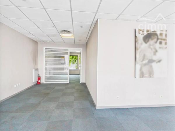 🏢 À Vendre – Local Commercial 88 m²