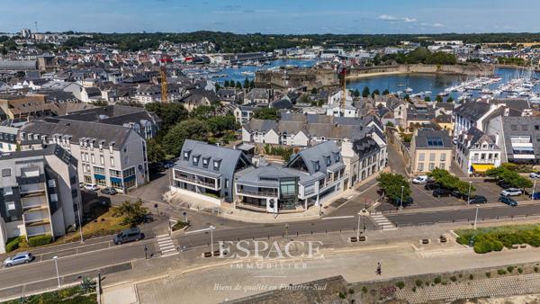 Face à la mer, au centre-ville de Concarneau - grand 2 pièces avec terrasse, parking et cave