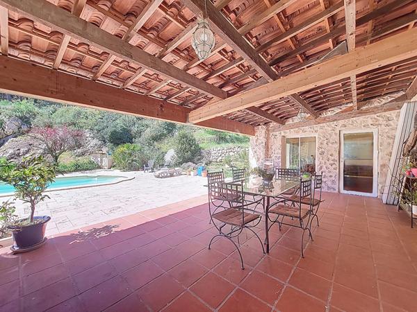 Propriété d'exception au coeur de la nature - Mas en pierre de 1820 rénové, autonome sur 3 hectares de foret dans les hauteurs d'Allauch