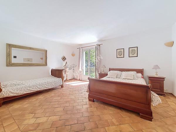 Propriété d'exception au coeur de la nature - Mas en pierre de 1820 rénové, autonome sur 3 hectares de foret dans les hauteurs d'Allauch