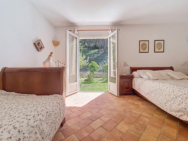 Propriété d'exception au coeur de la nature - Mas en pierre de 1820 rénové, autonome sur 3 hectares de foret dans les hauteurs d'Allauch