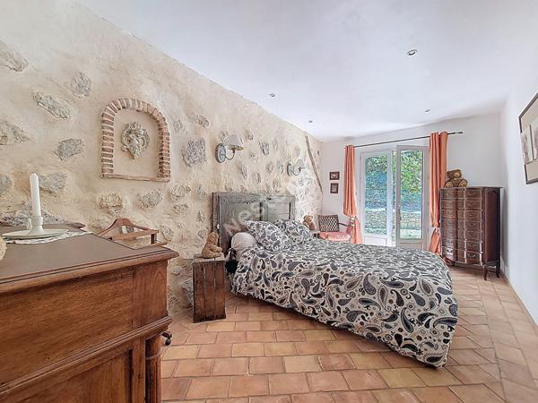 Propriété d'exception au coeur de la nature - Mas en pierre de 1820 rénové, autonome sur 3 hectares de foret dans les hauteurs d'Allauch