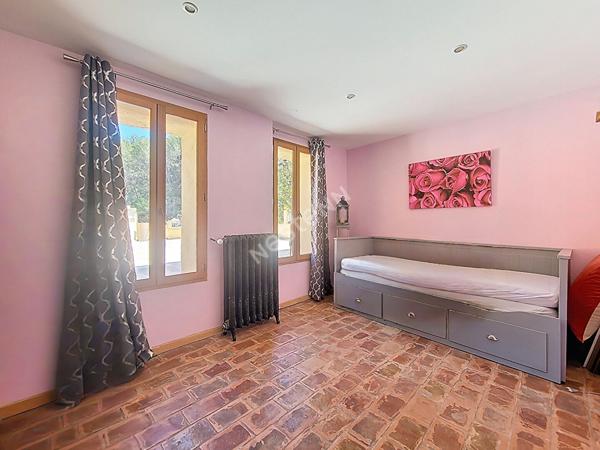 Propriété d'exception au coeur de la nature - Mas en pierre de 1820 rénové, autonome sur 3 hectares de foret dans les hauteurs d'Allauch