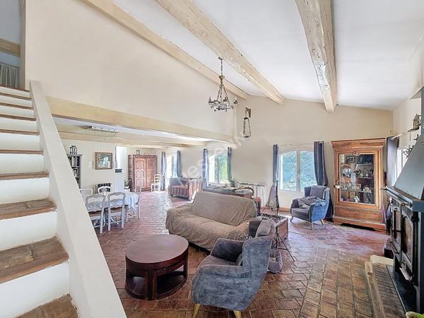 Propriété d'exception au coeur de la nature - Mas en pierre de 1820 rénové, autonome sur 3 hectares de foret dans les hauteurs d'Allauch