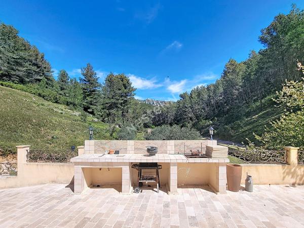 Propriété d'exception au coeur de la nature - Mas en pierre de 1820 rénové, autonome sur 3 hectares de foret dans les hauteurs d'Allauch