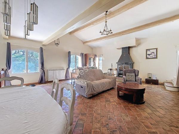 Propriété d'exception au coeur de la nature - Mas en pierre de 1820 rénové, autonome sur 3 hectares de foret dans les hauteurs d'Allauch