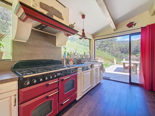 Propriété d'exception au coeur de la nature - Mas en pierre de 1820 rénové, autonome sur 3 hectares de foret dans les hauteurs d'Allauch