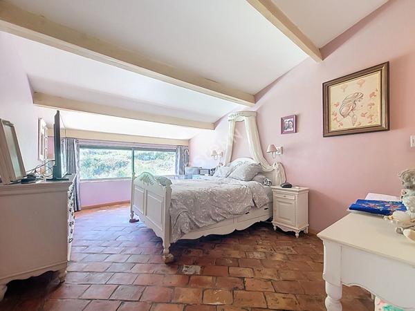 Propriété d'exception au coeur de la nature - Mas en pierre de 1820 rénové, autonome sur 3 hectares de foret dans les hauteurs d'Allauch