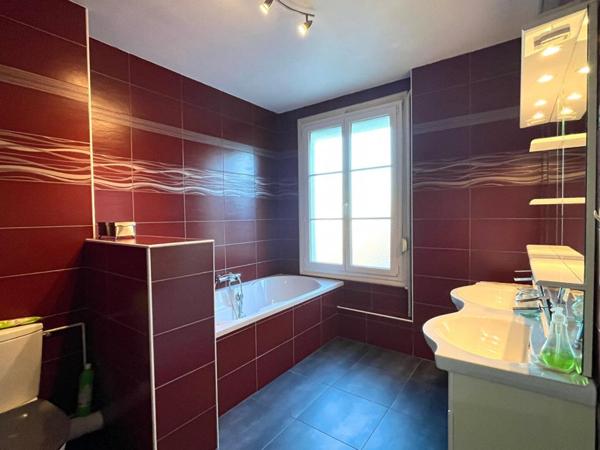 Maison 7 pièce(s) 128 m² - 5 chambres -Garage