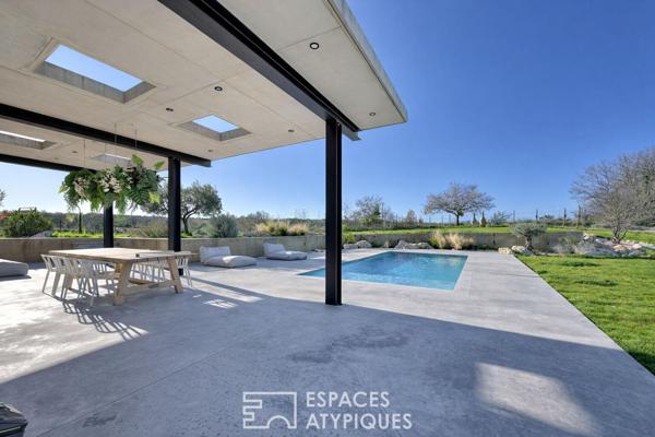 Relecture contemporaine d’une bergerie avec vue entre Uzès et Cévennes