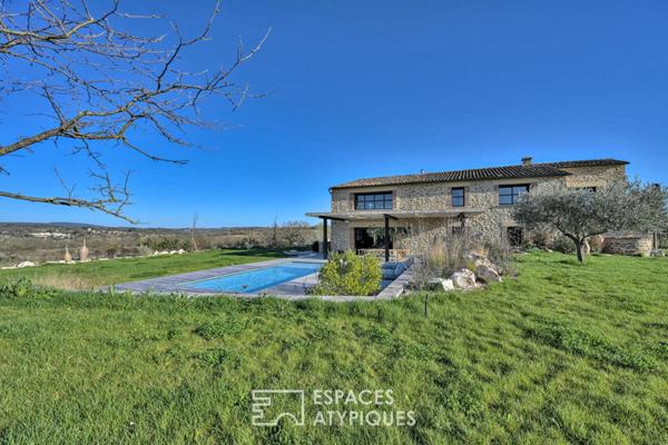 Relecture contemporaine d’une bergerie avec vue entre Uzès et Cévennes