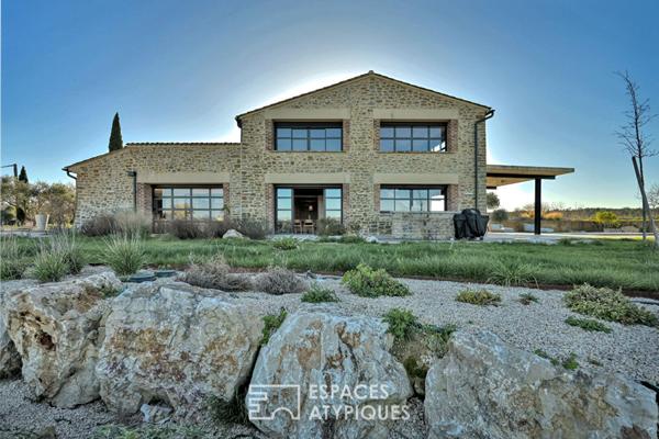 Relecture contemporaine d’une bergerie avec vue entre Uzès et Cévennes