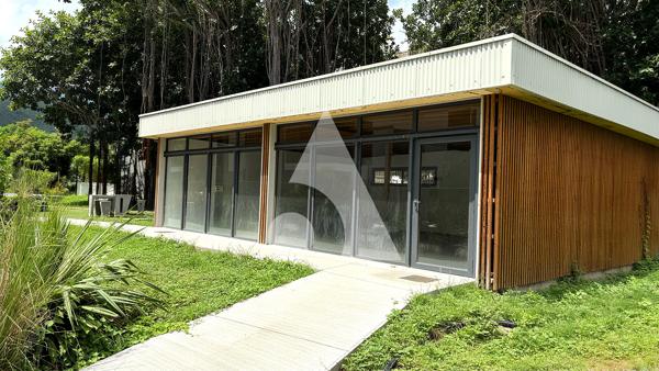 Local commercial 1 pièce 80 m2