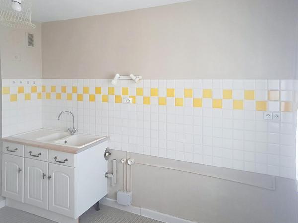 Appartement à Châteauroux, proche de toutes commodités, dans résidence très calme en retrait de la circulation.