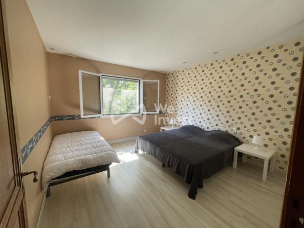 PROPRIETE AUTONOME DE 340m² + DEPENDANCES SUR TERRAIN DE 8 HECTARES