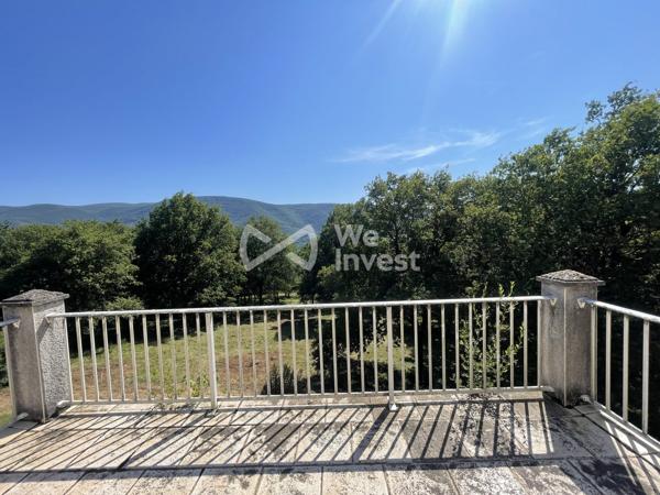 PROPRIETE AUTONOME DE 340m² + DEPENDANCES SUR TERRAIN DE 8 HECTARES
