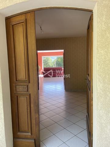PROPRIETE AUTONOME DE 340m² + DEPENDANCES SUR TERRAIN DE 8 HECTARES