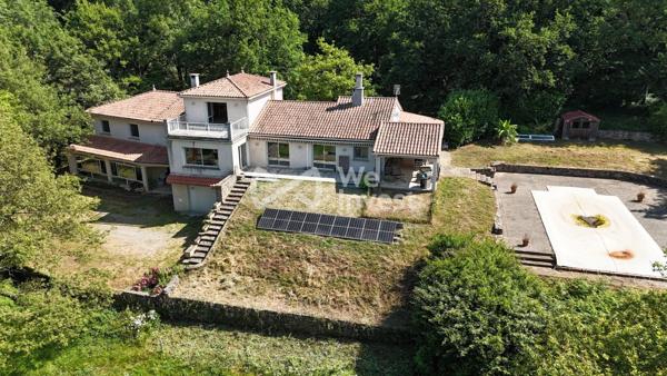 PROPRIETE AUTONOME DE 340m² + DEPENDANCES SUR TERRAIN DE 8 HECTARES