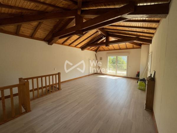 PROPRIETE AUTONOME DE 340m² + DEPENDANCES SUR TERRAIN DE 8 HECTARES