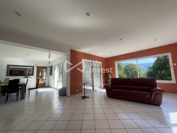 PROPRIETE AUTONOME DE 340m² + DEPENDANCES SUR TERRAIN DE 8 HECTARES