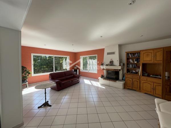 PROPRIETE AUTONOME DE 340m² + DEPENDANCES SUR TERRAIN DE 8 HECTARES