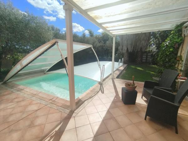 Hyères Ayguade, villa de 260m2 avec piscine et garage sur 1500m2 de terrain paysagé.